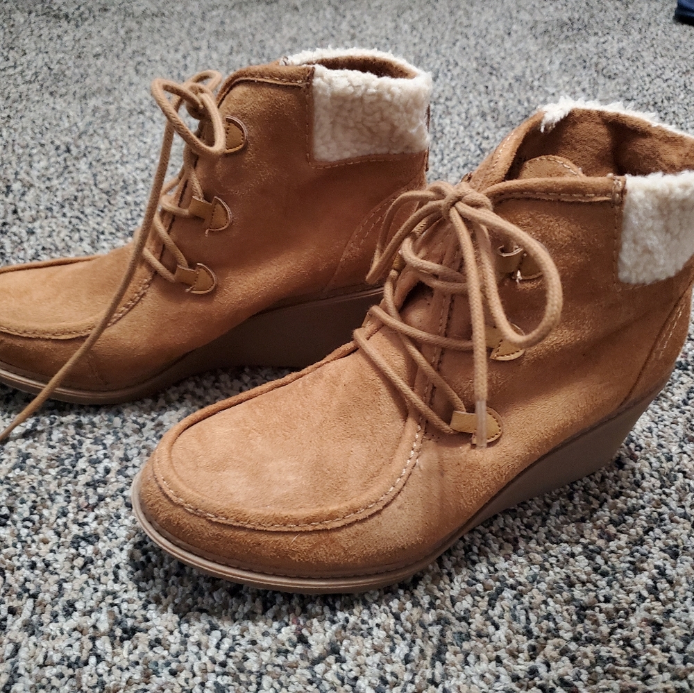Boots - Picture 2 of 4